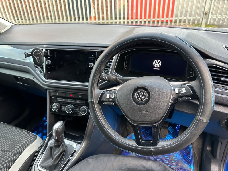 VOLKSWAGEN T-ROC